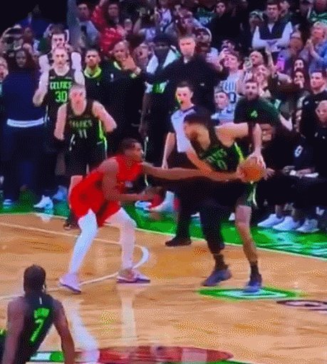 连续两次压哨绝杀走步在先 NBA在刻意制造高光？