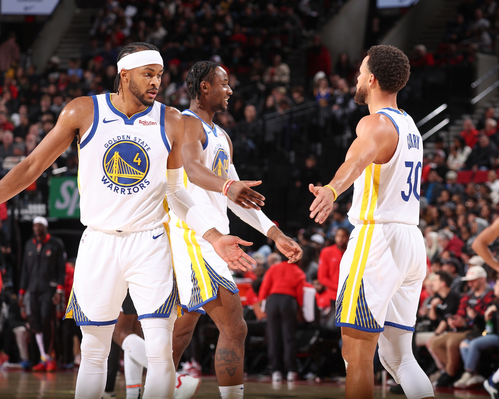 半岛体育APP-库里谈穆迪：他的三分非常有帮助 他不在乎命中率&amp;投篮没有压力