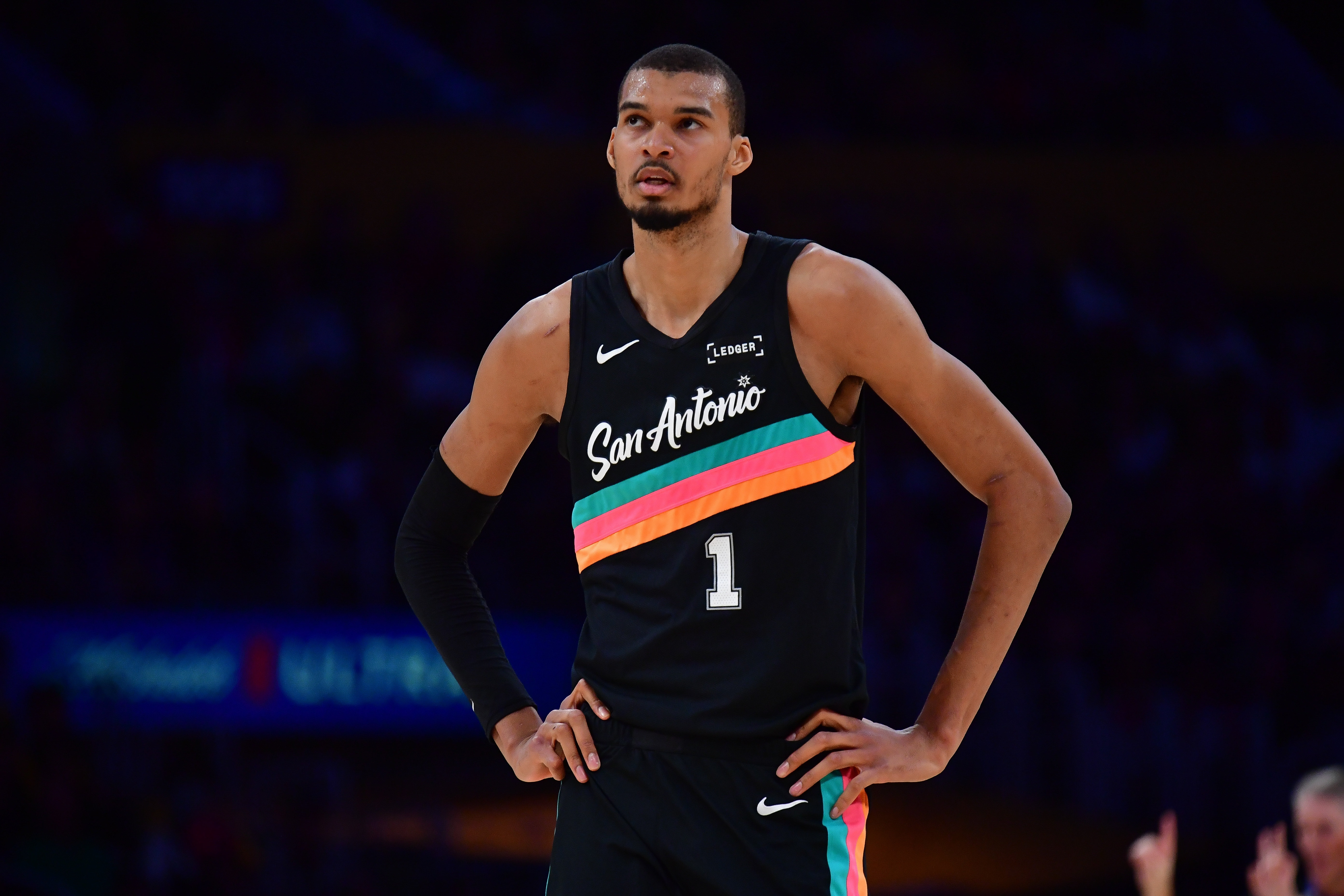 半岛体育官网-天勾2.0？记者：建议文班学习贾巴尔的勾手 根本没人能防得了