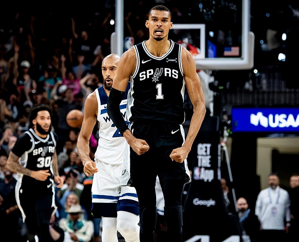 半岛体育APP-27分17板5助3帽!文班亚马刷爆NBA纪录,马刺造29分惨案